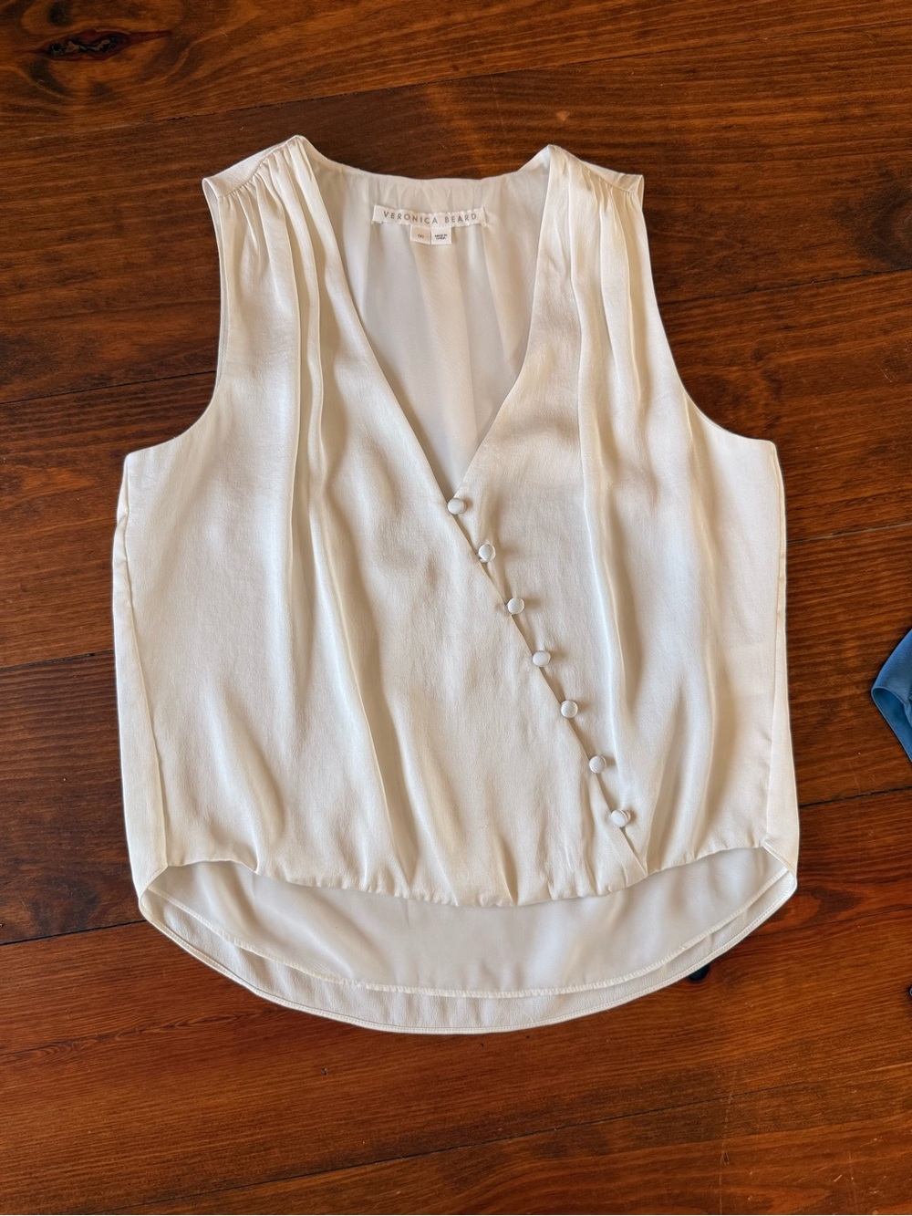 Veronica Beard Cream Sleeveless V-Neck Diagonal Button Front Top